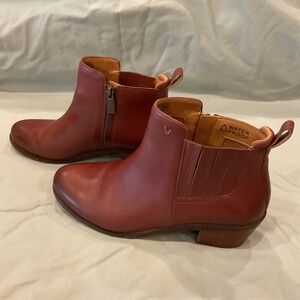 Vionic Women's Waterproof Leather Ankle Boots in Burgundy